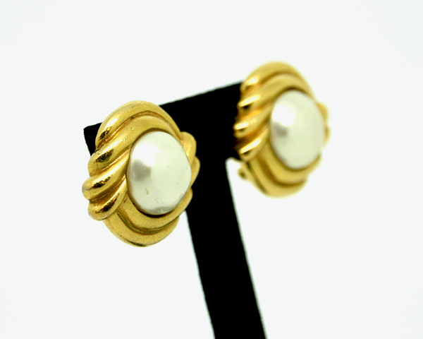 1970's CHANEL faux pearl & gold plate earrings