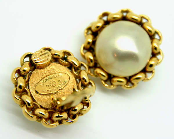 1980's CHANEL faux baroque pearl & gold chain surround earrings