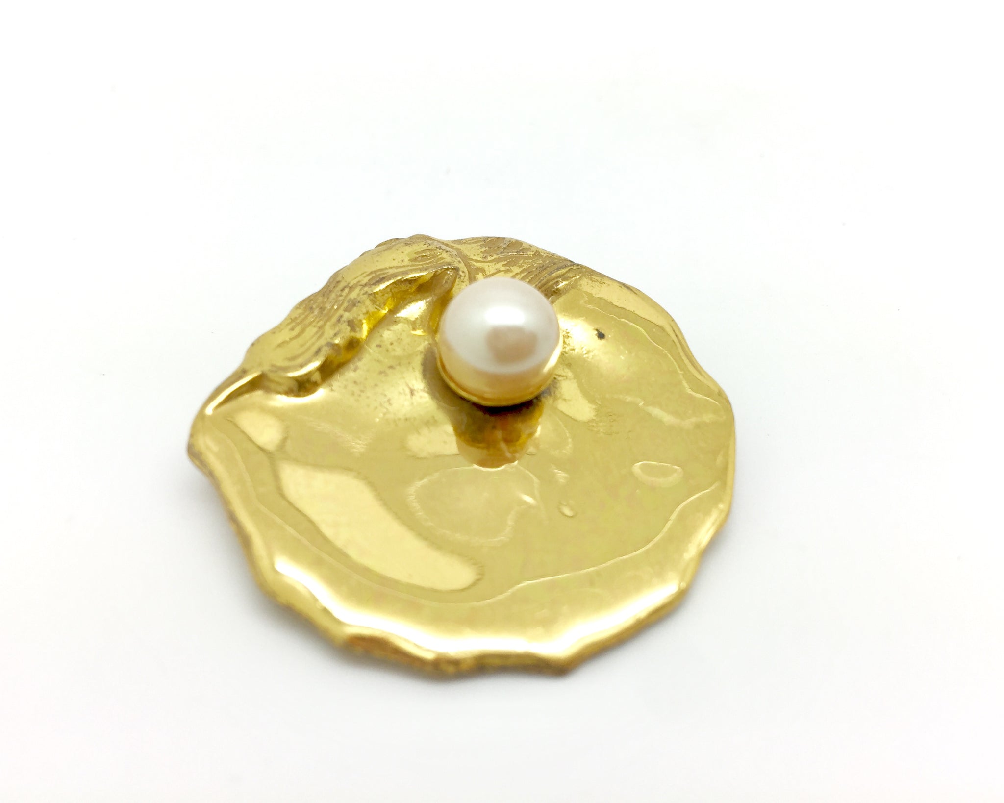 1950's MIRIAM HASKELL Gold oyster with pearl brooch