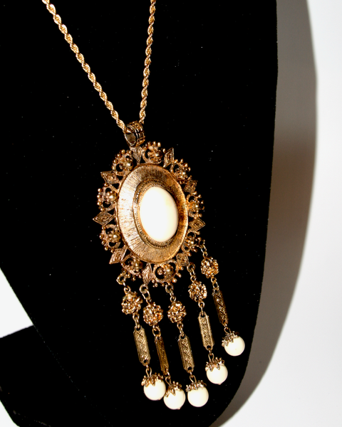 1950-60's GOLDETTE attributed cream cabochon pendant
