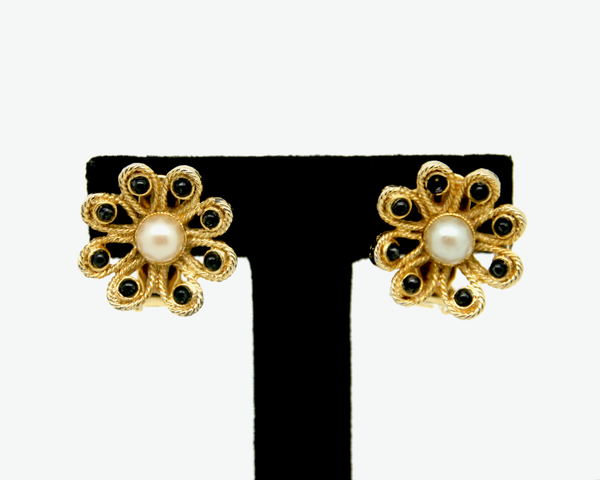 1950's HÒBE pearl centre flowers earring