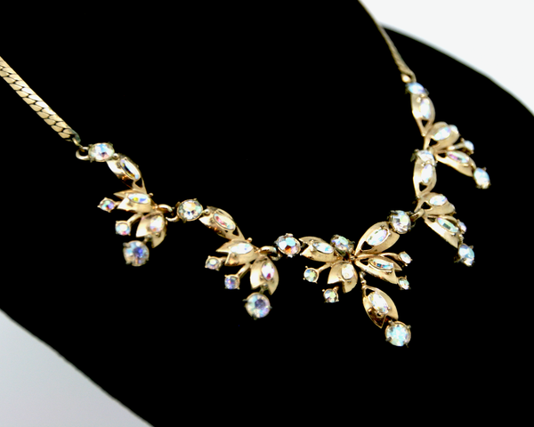 1955 HOLLYCRAFT AB & gold necklace